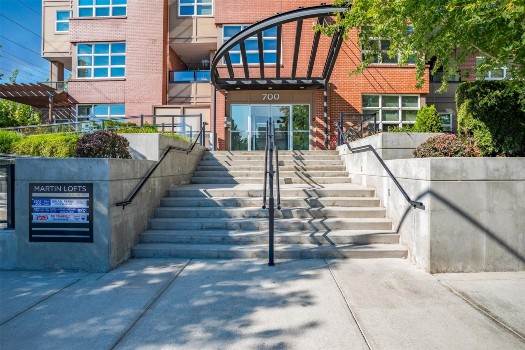 Industrial Style Penthouse Design Ideas - promeai.pro